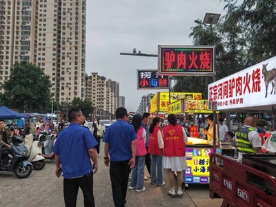 信陽市羊山新區城管局 為流動攤販“安家”，傾力打造和諧營商環境與城市垃圾經營新模式